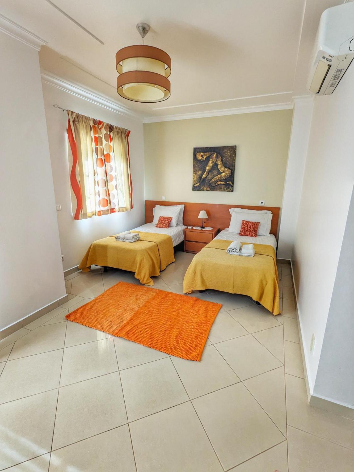 Farm Village- Townhouse 2 Mins From Old Town Albufeira Exteriör bild
